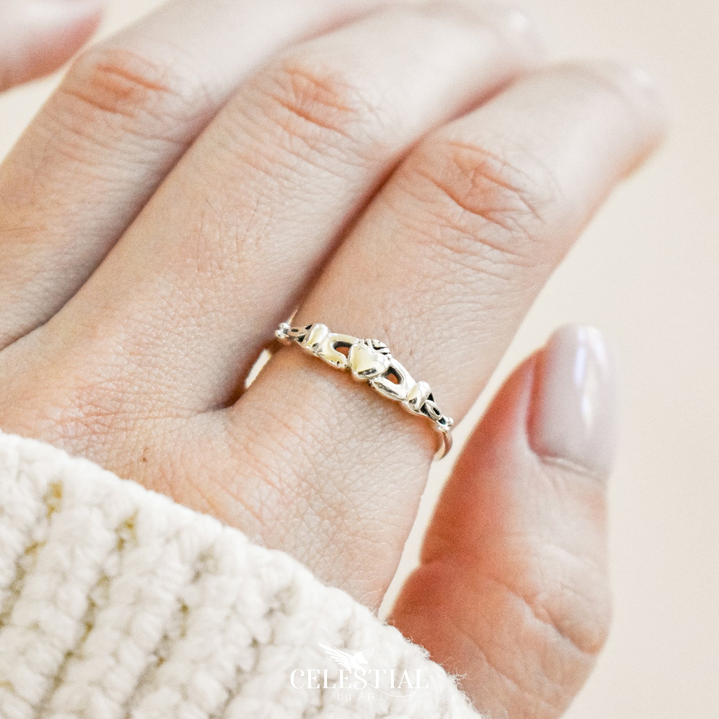 sterling silver dainty claddagh ring