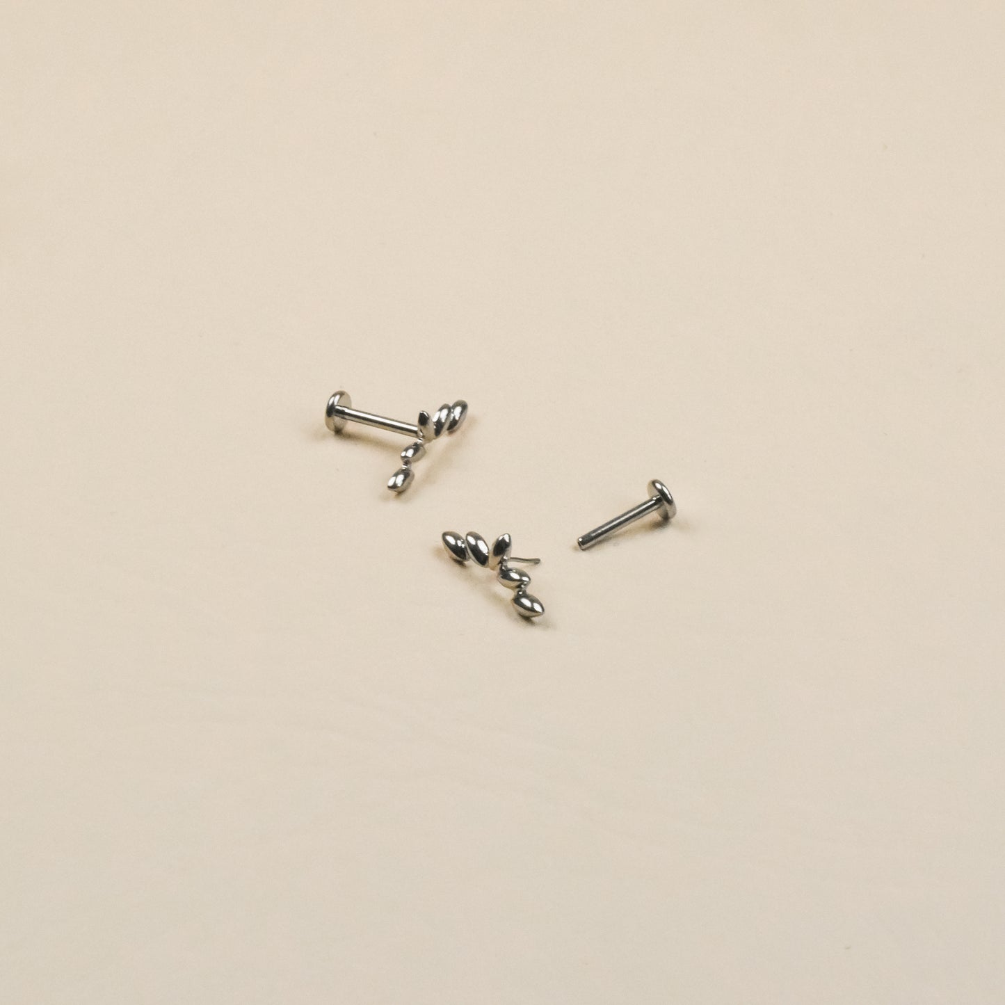 Five-leaf Threadless Titanium Flat Back