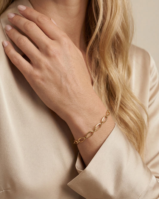 The Elara Elongated Chain Bracelet