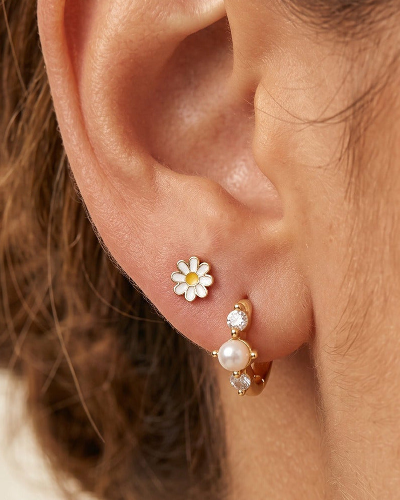 Daisy Internally Threaded Labret Stud