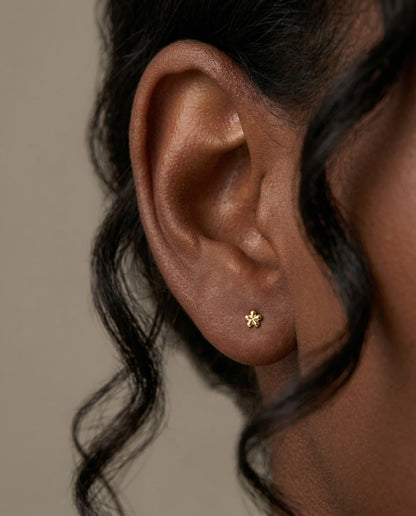 Tiny Star Flower Threadless Stud