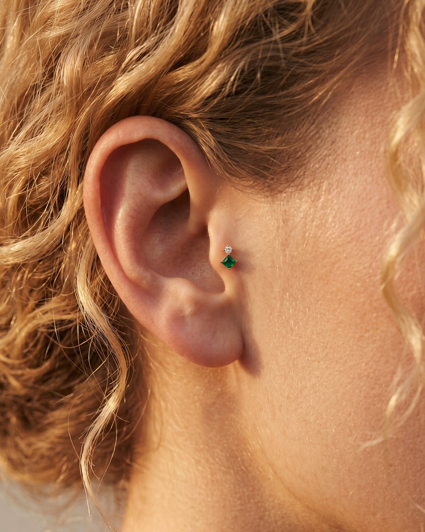 Apex Emerald Internally Threaded Stud