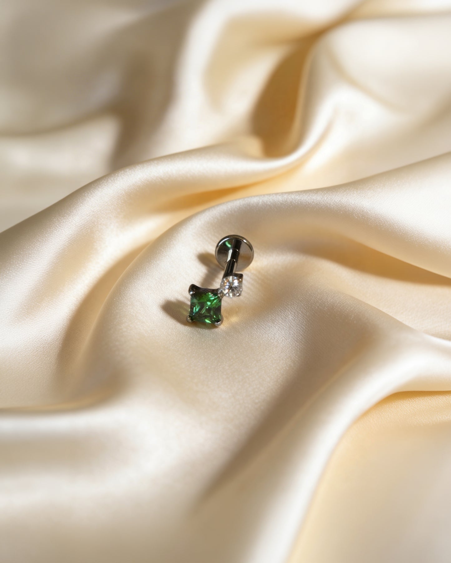 Apex Emerald Internally Threaded Stud