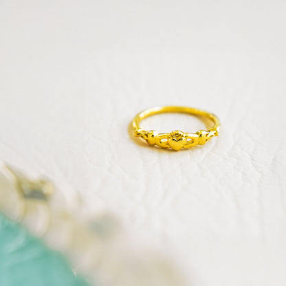 gold dainty claddagh ring